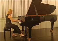 Profesora de piano y acompañante