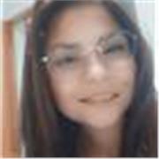 Profesora de español brinda a apoyo en clases online para niños de primaria