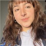 Estudiante universitaria con experiencia en clases de idiomas