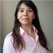 Spanischlehrerin, die Kinder und Erwachsene aller Altersgruppen in Spanisch unterrichtet.