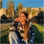 Chica joven estudiante imparte clases de inglés, también puedo ofrecer ayuda a alumnos de bachillerato en asignaturas como economia y asignaturas de la rama de sociales