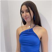 Me llamo Cindy y soy estudiante de Psicología. Tengo el certificado más alto de la Escuela Oficial de Idiomas (EOI), Proficiency C