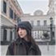 Graduada en Historia del Arte, ofrezco clases de Historia e Historia del Arte para todos los niveles de enseñanza.