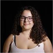 Joven estudiante con un nivel intermedio-alto en inglés apta para enseñar a todos los públicos.