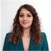 Laureata magistrale in genetica e biologia, impartisce lezioni di biologia per studenti delle scuole superiori e università