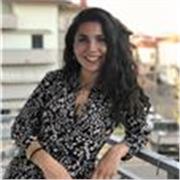 Sono una studentessa universitaria, molto socievole. Adoro i bambini e lavoro molto volentieri con loro