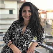 Sono una studentessa universitaria, molto socievole. Adoro i bambini e lavoro molto volentieri con loro