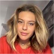 Studentessa universitaria impartisce lezioni di matematica, inglese, diritto, italiano…