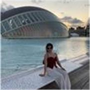 Paciente para trasmitir el conocimiento, entusiasta positiva y amable  