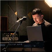 Excelencia en Piano: Comienza tu Camino Musical con Guía Profesional desde Cero