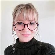 Diplômée du Cambridge Proficiency Exam et vivant à Malte, je cherche des élèves enthousiastes avec qui discuter dans la langue de Shakespeare!