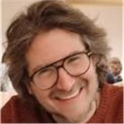 Soy una persona muy comunicativa y con mucha experiencia en el trato personal