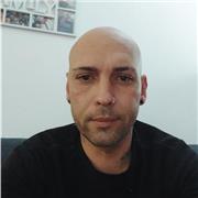 Profesor docente impartiendo classes on line de cocina