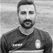 Docente di Scienze motorie impartisce lezioni di anatomia o fisiologia o biologia