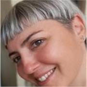 Profesora de dibujo, pintura y artes plásticas con más de 20 años de experiencia. 