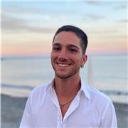 Laureato magistrale impartisce lezioni di matematica a studenti delle medie e dei licei