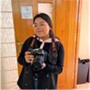 Me defino como una persona alegre y paciente, voy a enseñar a niños 