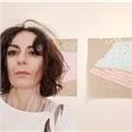 Sono una pittrice da più di 30 anni, e impartisco lezioni private in presenza, dalle basi - disegno a matita dal vero, copia da immagini con reticolo, sanguigna, seppia .... pittura ad acquerello, acrilico, olio, tempera, affresco e tecniche miste