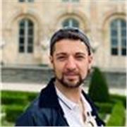 Formateur de Français en ligne, avec un diplôme de Philosophie et 6 ans d'expérience au sein de l'éducation nationale.