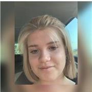 Studentessa Universitaria che insegna spagnolo a ragazzi di età compresa tra 10 e 19 anni