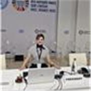 PROFESSEUR FLE / ANGLAIS 
Passionnée par l’enseignement et la transmission de la culture francophone et anglophone .