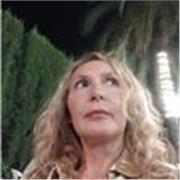 Profesora de estética y maquillaje para todas las edades 