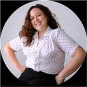 Profesora de Cine y Comunicación Audiovisual con experiencia en edición, guion y continuidad. 