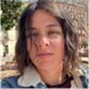 B.A English Literature graduate and bilingual communicator teaching professionals and students to master analytical writing, daily