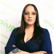 Periodista, especialista en lenguaje y literatura