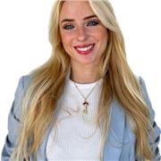 🎓 Soy Rebeca, estudiante de Medicina en la Universidad Católica de Valencia, apasionada por la ciencia, la salud y la enseñanza.