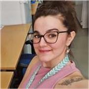 Profesora de Biología apta para todos los niveles, con un enfoque personalizado y práctico del aprendizaje.