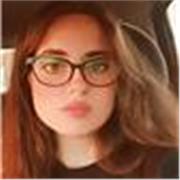 Studentessa universitaria impartisce lezioni per liceo delle scienze umane e sociali