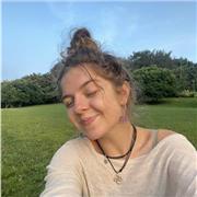 Profesora que imparte clases particulares a ñinos y niñas de Educación Primaria o Infantil