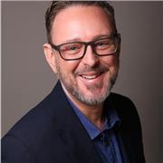 I am a renowned wellbeing practitioner specialising in supporting people to change their relationship to their thinking!