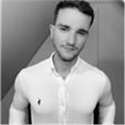 Profesional bilingüe de inglés y español con experiencia internacional y corporativa. Conversaciones reales y relajadas.