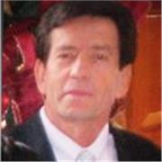 Profesor de Español para extranjeros con posgrado en educación y especialidad en fonética.