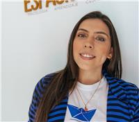 Profesora de inglés que imparte clases a niños en edad preescolar y hasta los 8 años