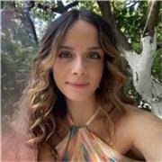 Laureata in Lettere moderne e in corso laurea magistrale. Seria, determinata, appassionata. 