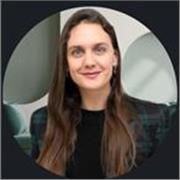 Acompaño a quienes buscan empleo o quieren mejorar su futuro laboral, encontrando trabajo que conecte con el mercado real hoy.