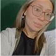 Profesora de inglés imparte clases particulares a personas de todas las edades