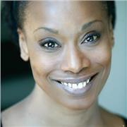 Comédienne avec 30 ans d'expérience, Formatrice depuis 15 ans, j'offre des cours de prise de parole en public grâce à l'expression scénique (corporelle & orale), l'éloquence, la réthorique classique, le slam et la poésie. Je peux aussi vous accompagner po