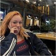 Professora de filosofía (todas las edades), catalán y castellano (ESO y primaria), literaturas…