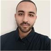 Profesor polivalente que imparte asignaturas de Primaria y ESO