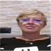 ragazza di 40 anni, con laurea in scienze della comunicazione, impartisce lezioni private di matematica, italiano inglese e aiuto compiti per ragazzi fino alla terza media