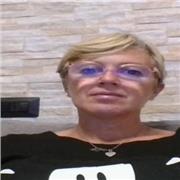 ragazza di 40 anni, con laurea in scienze della comunicazione, impartisce lezioni private di matematica, italiano inglese e aiuto compiti per ragazzi fino alla terza media