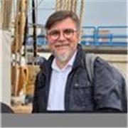 Insegnante di elettrotecnica ed elettronica in istituto superiore offre lezioni chiare e pratiche