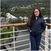 Me defino como una persona extrovertida y muy estudiosa, que busca compartir todos sus conocimientos con alumnos que lo neseciten