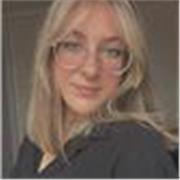 Estudiante de filología inglesa para dar clases a gente de todo tipo de edades tanto en inglés como asignaturas de francés o español