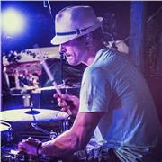 Insegnante di batteria e solfeggio ritmico offre lezioni a principianti , livello intermedio