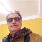 impartisce lezioni di grammatica e di antologia